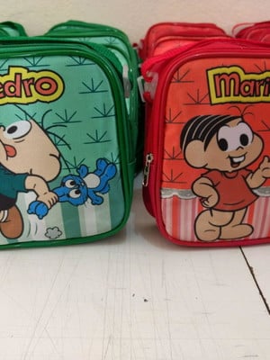 Lancheira personalizada com alça regulável de ombro..