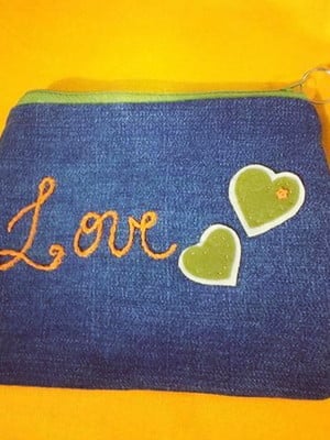 Necessaire bordada
