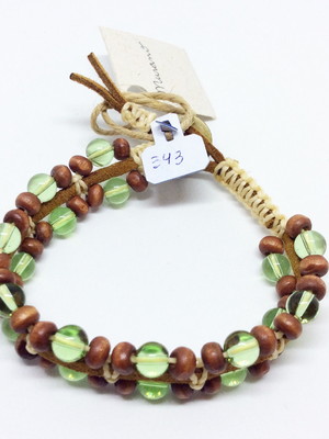 Pulseira em macramé de murano e madeira