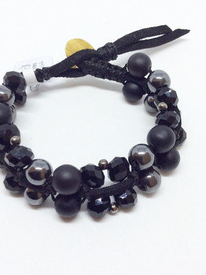 Pulseira em macramé de hematita