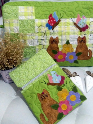Capa para notebook gatinhos no jardim