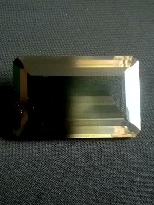 Pedra preciosa green gold medidas 35 x 19 mm