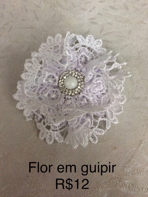 Flor de guipir no bico de pato