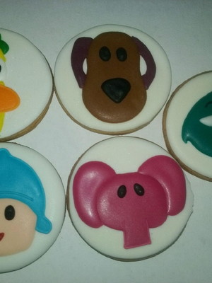 Biscoitos decorados pocoyo