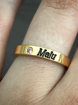 Anel com 1 aro e nome personalizado com pedra