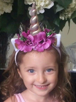 Tiara de unicórnio com flores artificiais