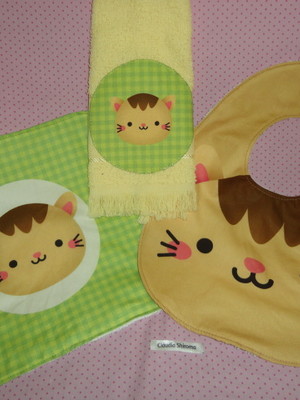 Kit babador gatinho com paninho e toalha de boca