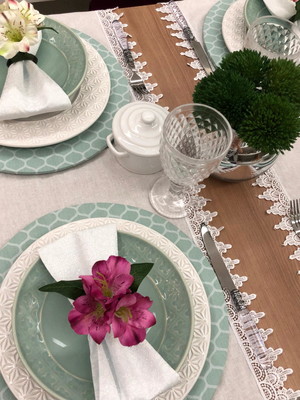Trilho de mesa renda larga branca
