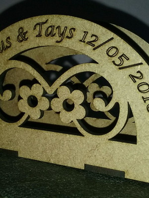 Porta guardanapos decorado personalizado com nomes dos noivo