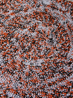 Tapete redondo de fio de majha em croche tapmared020