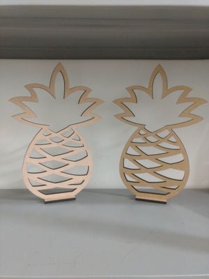 Par de abacaxis em mdf com base