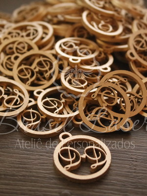 Medalhinhas ou pingentes para bem casados em mdf pintado