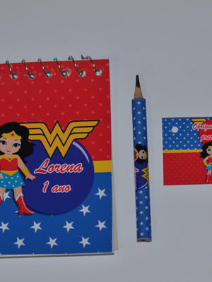 Bloquinho personalizado com lápis mulher maravilha