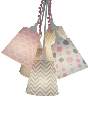 Lustre pendente bebê colmeia e chevron cinza e rosa