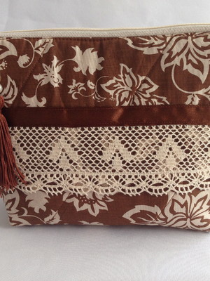 Necessaire com renda de algodão