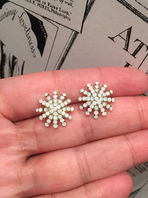 Brinco cristais austríacos semijoia ouro 18k