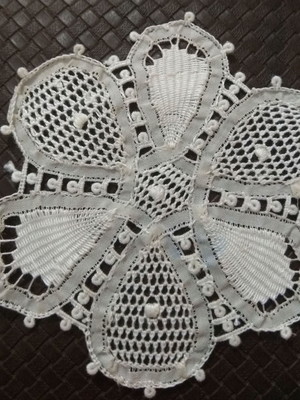 Flor em renda renascença