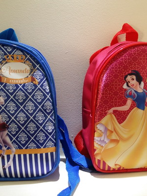 Maleta personalizada branca de neve e o caçador