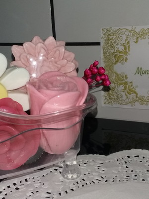 Kit saboneteira e sabonetes flores