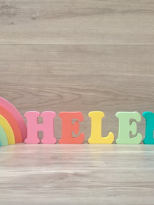Arco íris + nome 6 letras - peças de mesa em mdf