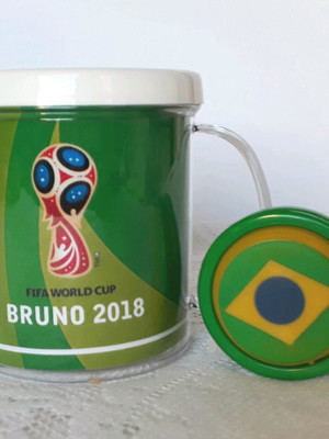 Caneca copa do mundo recheada com io-io