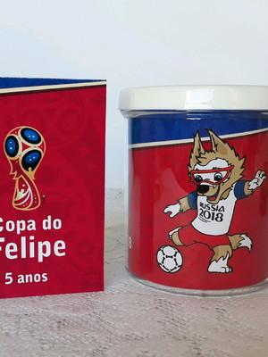 Caneca copa do mundo recheada com tabela da copa
