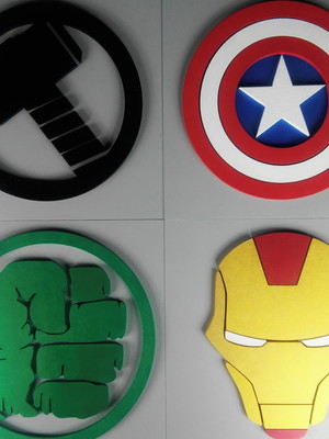Kit 4 quadros super-heróis em relevo fundo cinza