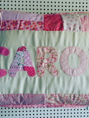 Almofada em patchwork com nome