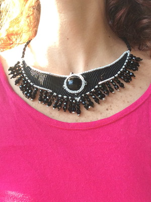 Colar de macrame com cristal ônix