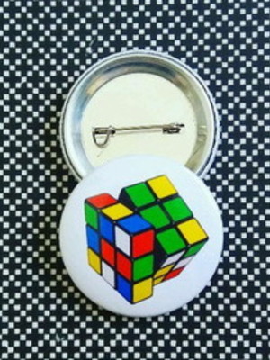 Button: cubo mágico