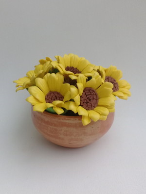 Mini arranjos de flores com girassóis