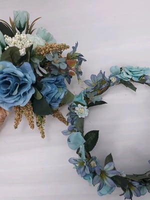 Mini buque e coroa em tons azul