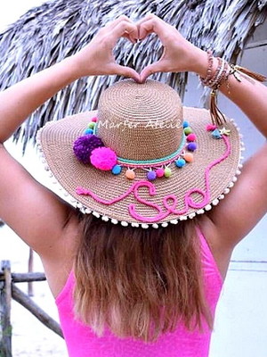 Chapéu de praia com pompons + canga personalizada