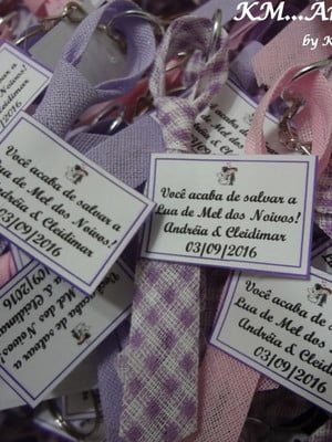 Gravatinhas com chaveiro e tag