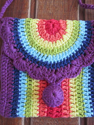 Bolsa de crochê infantil colorida arco iris