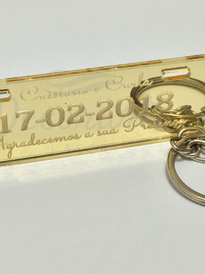 Lembrancinha de casamento personalizada - chaveiro placa