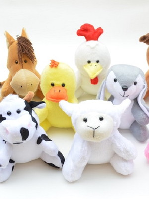 Pelúcias de bichos de fazenda.