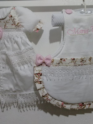 Porta fralda vestidos branco com floral bordado