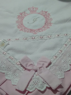 Manta rosa bordada- manta personalizada