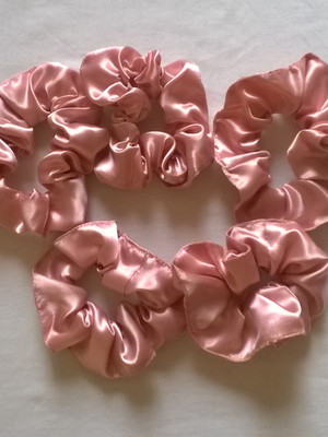 Scrunchie cetim basico (rose)