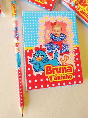 Bloquinho de anotação com lápis galinha pintadinha