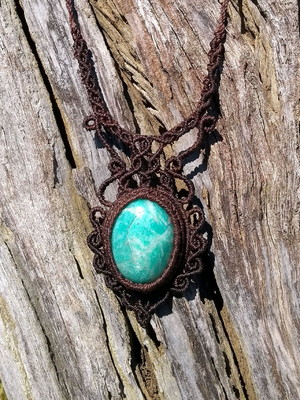 Colar de macramé com pedra amazonita