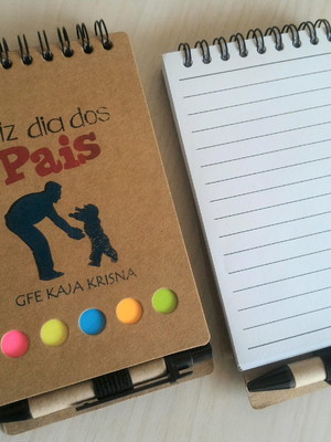 Bloco kraft com caneta e post-it