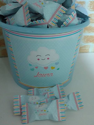 Kit 1 balde com 100 balas chuva de amor