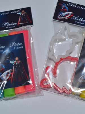 Kit massinha e moldes os vingadores