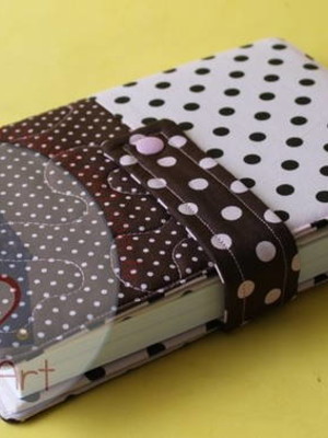 Capa para agenda - morango com chocolate