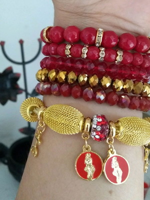 Pulseira mix de pombagira com pedra coral e cristal