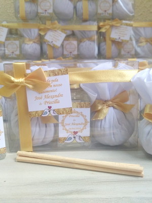 Lembrancinha de casamento aromatizador e sachês