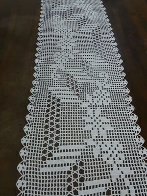 Caminho de mesa em croche