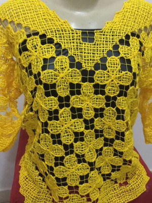 Blusa em renda de filé